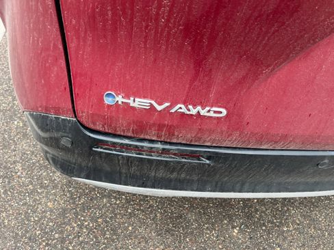 Used 2025 Toyota Sienna Platinum image 11