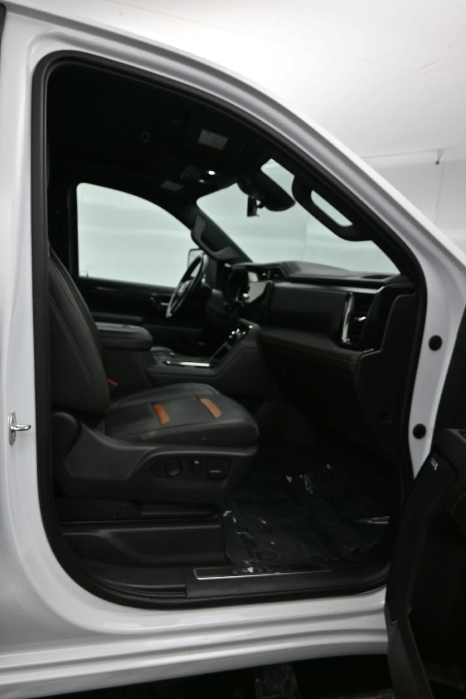 Used 2024 GMC Sierra 2500 AT4 w/ AT4 Premium Plus Package AWD/4WD image 27