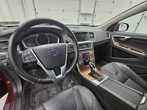 Used 2017 Volvo S60 T5 Inscription Platinum FWD image 11