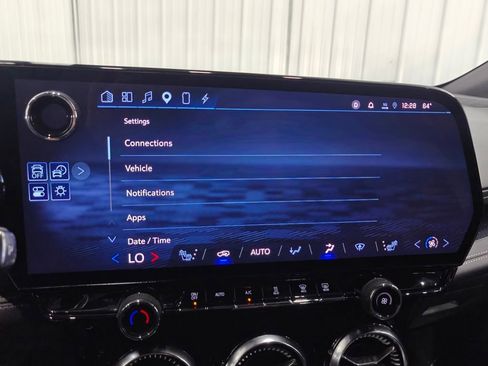 Used 2024 Chevrolet Blazer EV LT AWD/4WD image 39