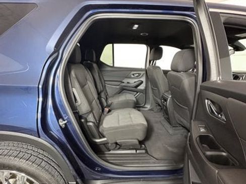 Used 2023 Chevrolet Traverse LT FWD image 6