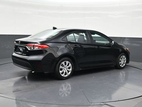 Used 2025 Toyota Corolla LE w/ Convenience Package FWD image 5