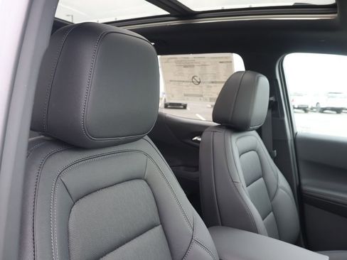New 2026 Chevrolet Equinox LT w/ Convenience Package II FWD image 45
