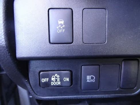 Used 2022 Toyota Tacoma SR image 11