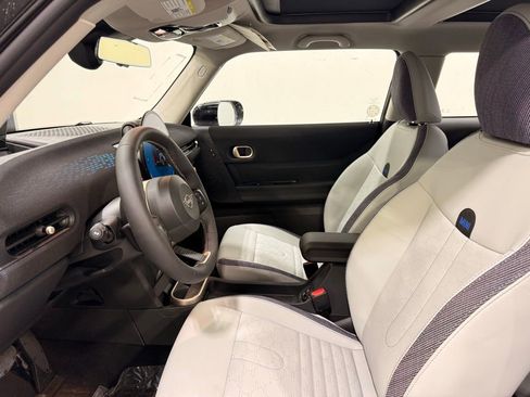 Used 2025 MINI Cooper 2-Door Hardtop image 12