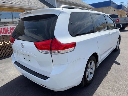 Used 2011 Toyota Sienna LE image 7