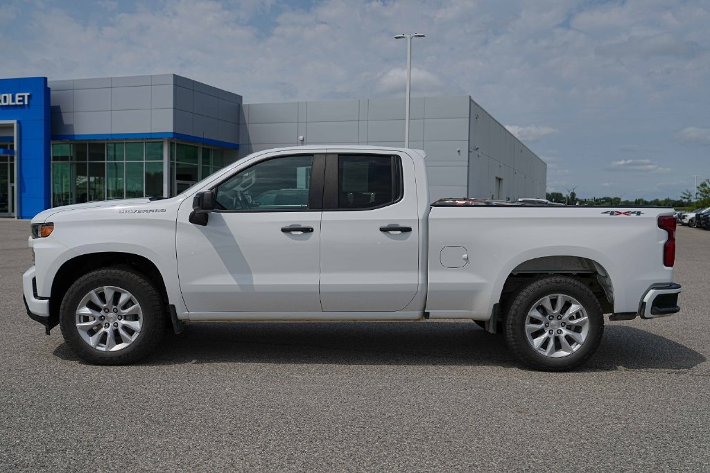 Used 2020 Chevrolet Silverado 1500 Custom w/ Trailering Package AWD/4WD image 11