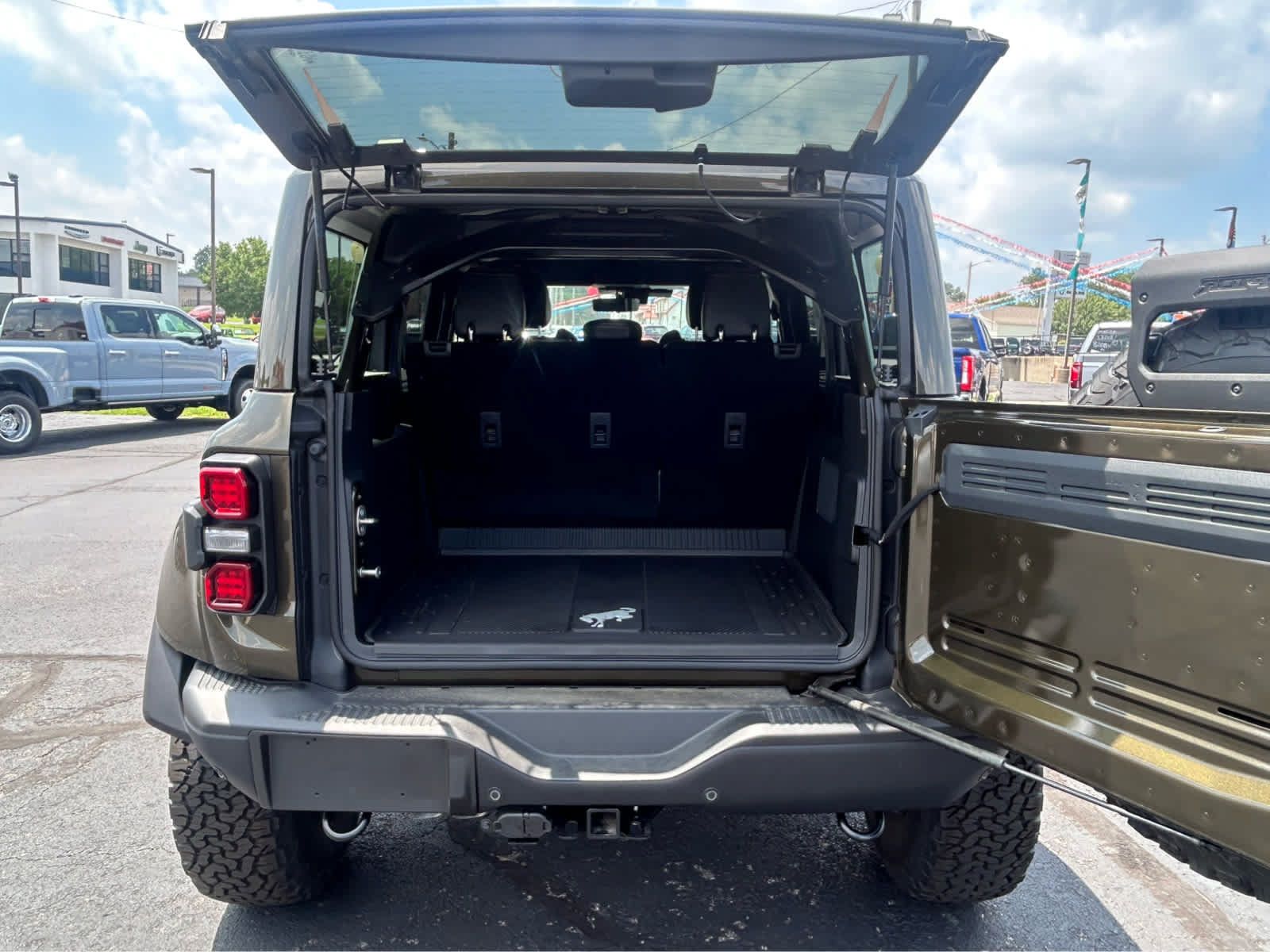 New 2026 Ford Bronco Raptor w/ Interior Carbon Fiber Pack AWD/4WD image 5