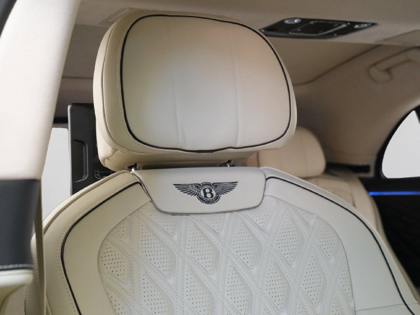 Used 2026 Bentley Flying Spur Azure AWD/4WD image 46