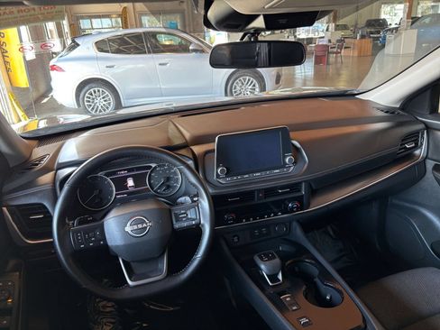 Used 2025 Nissan Rogue SV FWD image 35