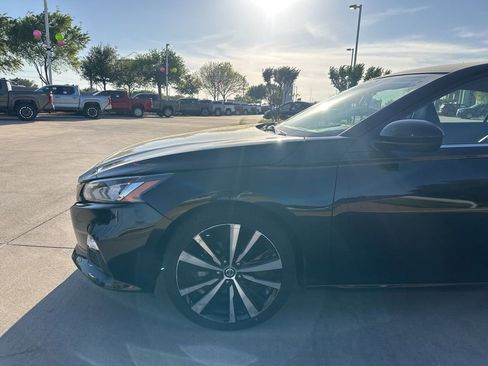 Used 2022 Nissan Altima 2.5 SR image 2