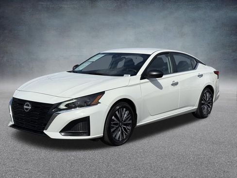 Used 2025 Nissan Altima 2.5 SV FWD image 8