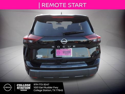 Used 2025 Nissan Rogue SL image 5