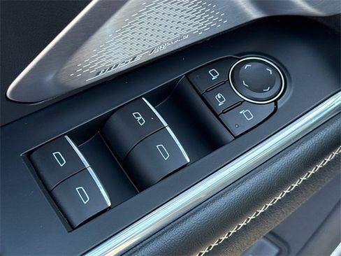 Used 2025 GMC Acadia Denali w/ Super Cruise Package image 21