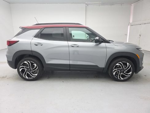 Used 2024 Chevrolet TrailBlazer RS w/ Convenience Package AWD/4WD image 9