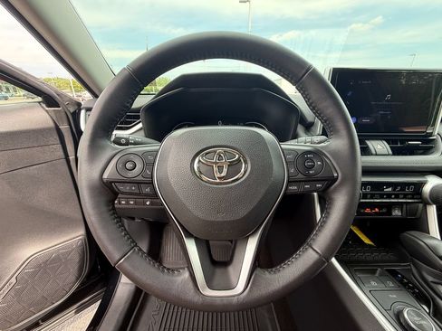 Used 2023 Toyota RAV4 XLE w/ Convenience Package AWD/4WD image 8