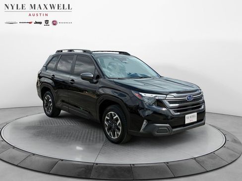 Used 2025 Subaru Forester Premium w/ Convenience Package #1 image 2