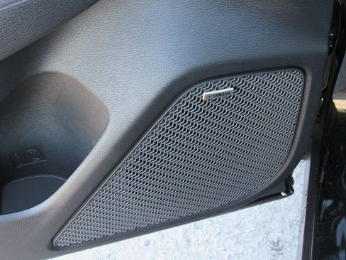 New 2025 Mitsubishi Outlander SE image 12