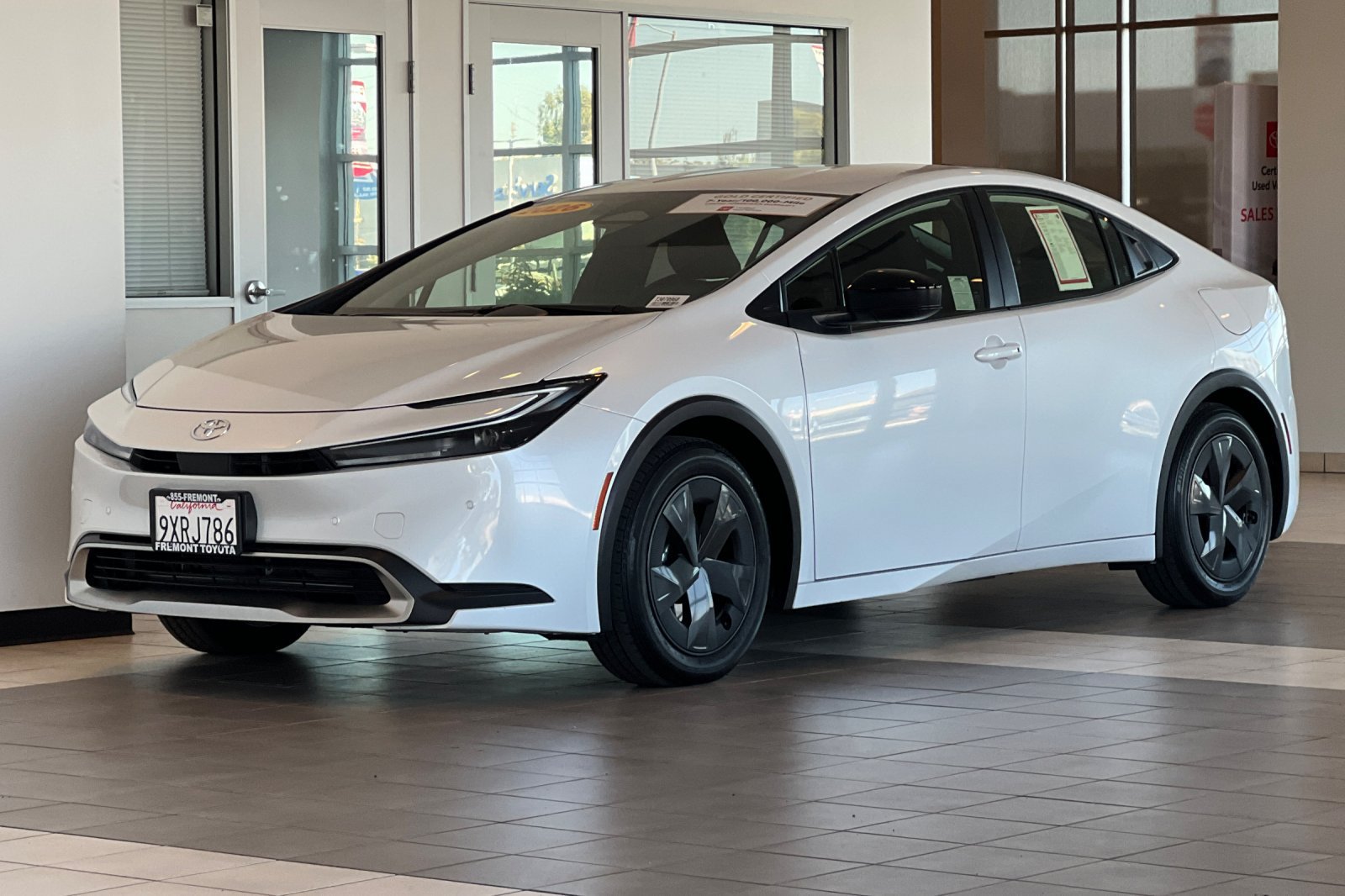 Certified 2026 Toyota Prius Plug-In Hybrid FWD image 8