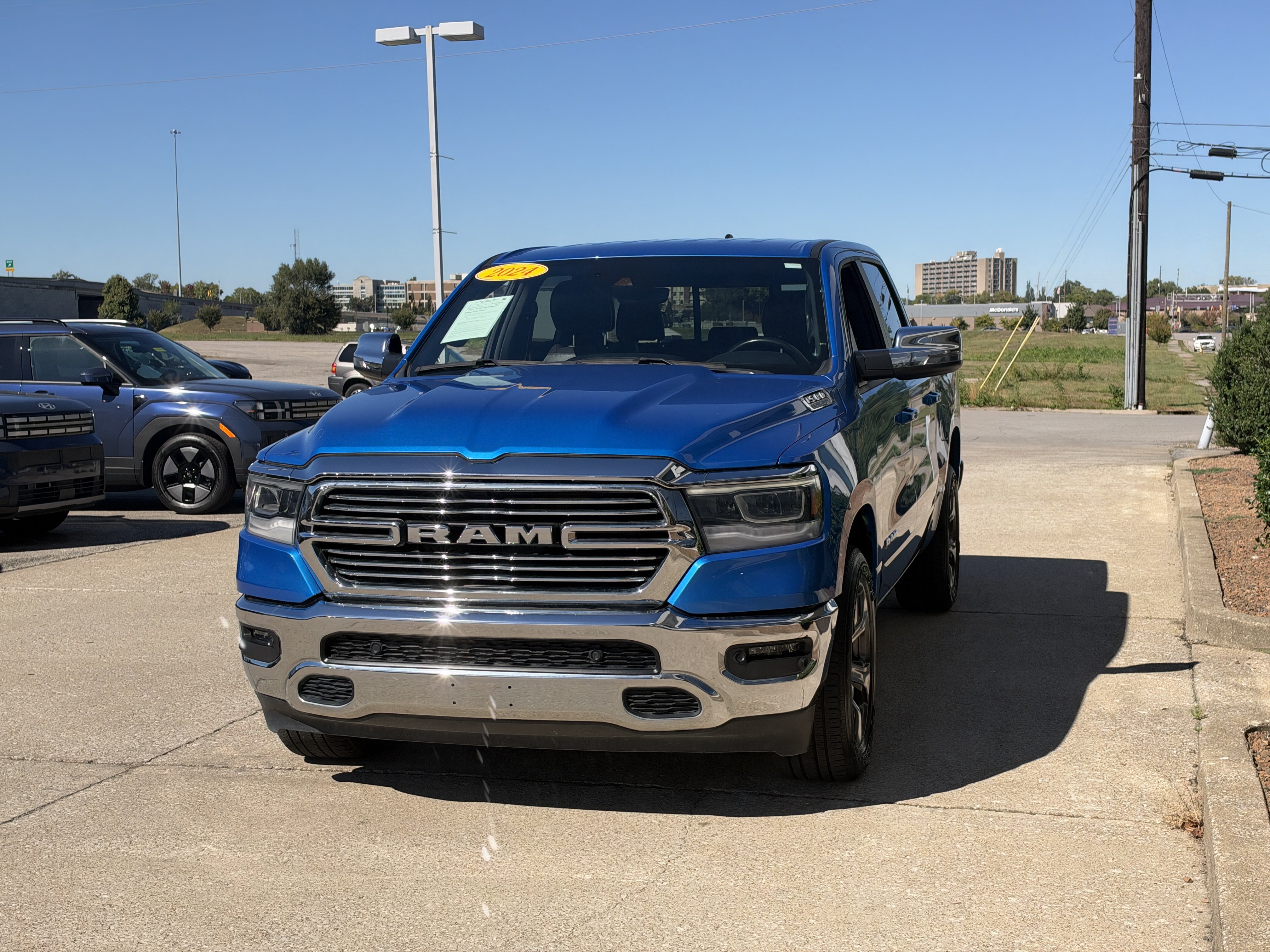 Used 2024 RAM 1500 Laramie AWD/4WD image 18