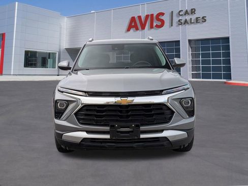 Used 2025 Chevrolet TrailBlazer LT AWD/4WD image 2