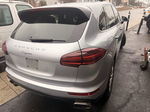 Used 2016 Porsche Cayenne image 5