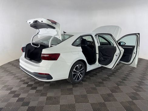 Used 2025 Volkswagen Jetta Sport FWD image 17