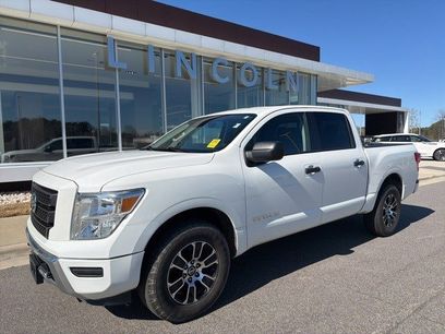 Used 2022 Nissan Titan SV