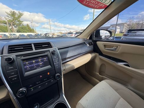 Used 2017 Toyota Camry LE image 31