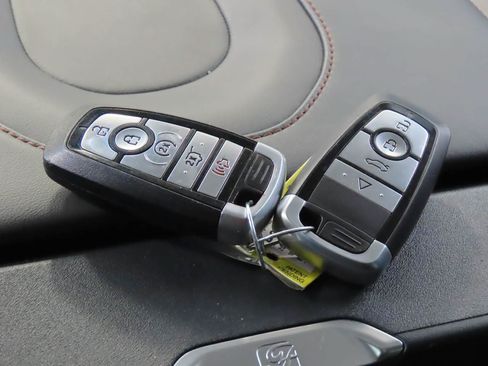 Used 2025 Ford Expedition Max Active RWD image 17