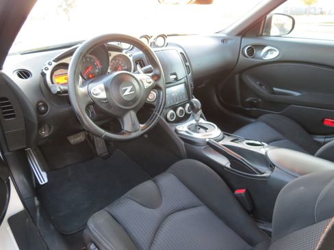 Used 2010 Nissan 370Z Coupe image 22