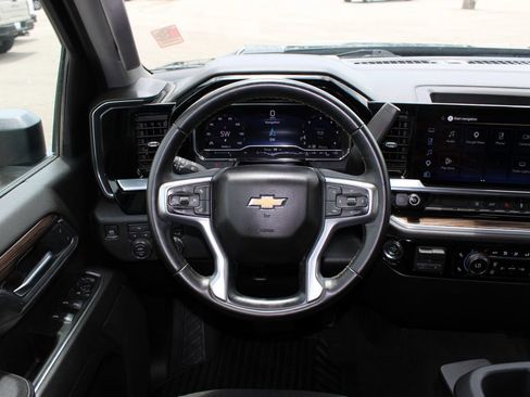 Used 2025 Chevrolet Silverado 2500 LT w/ Convenience Package AWD/4WD image 9