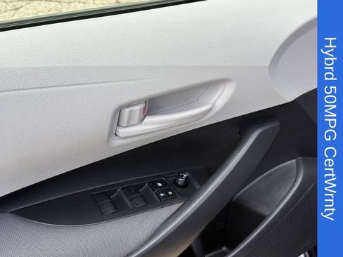 Used 2025 Toyota Corolla LE FWD image 18