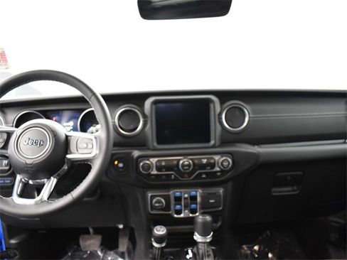 Used 2023 Jeep Wrangler Unlimited Sahara image 9