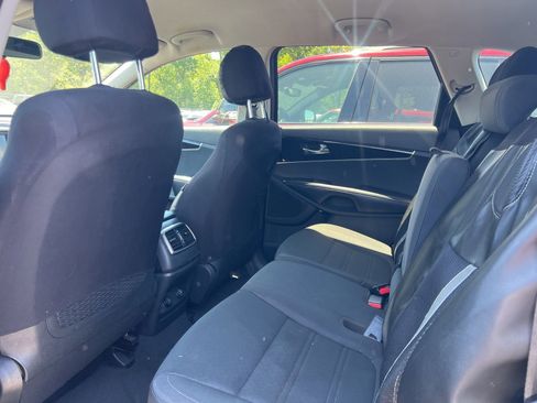 Used 2020 Kia Sorento LX FWD image 8