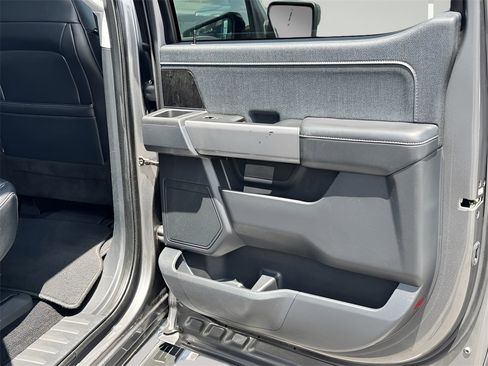 Used 2022 Ford F150 Lariat w/ Trailer Tow Package image 32