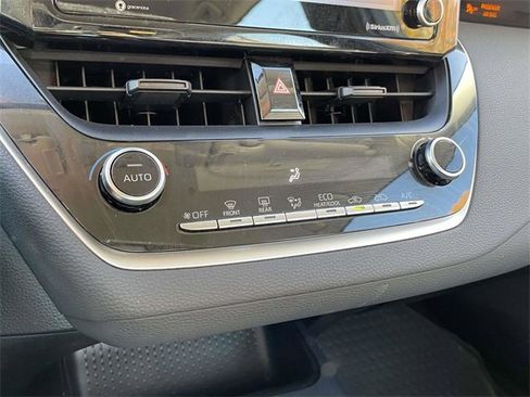 Used 2022 Toyota Corolla LE image 29
