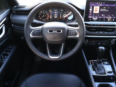 Used 2024 Jeep Compass Latitude w/ Altitude Special Edition image 9