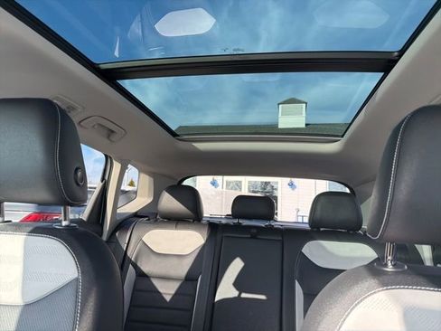 Certified 2025 Volkswagen Taos SEL w/ Black Wheel Plus Package image 19