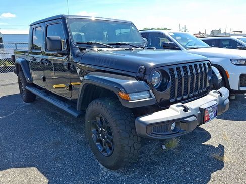 Used 2023 Jeep Gladiator Overland AWD/4WD image 3