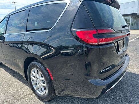 Used 2026 Chrysler Pacifica Select FWD image 13