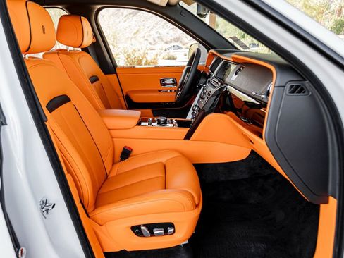 Used 2023 Rolls-Royce Cullinan Black Badge w/ Dark Exterior Package image 34