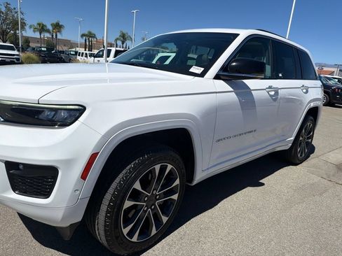 Used 2023 Jeep Grand Cherokee Overland AWD/4WD image 11
