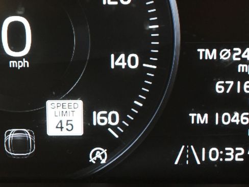 Used 2019 Volvo XC60 T5 Momentum w/ Premium Package image 40