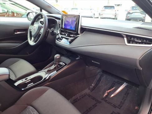 Used 2025 Toyota Corolla SE w/ SE Package image 23