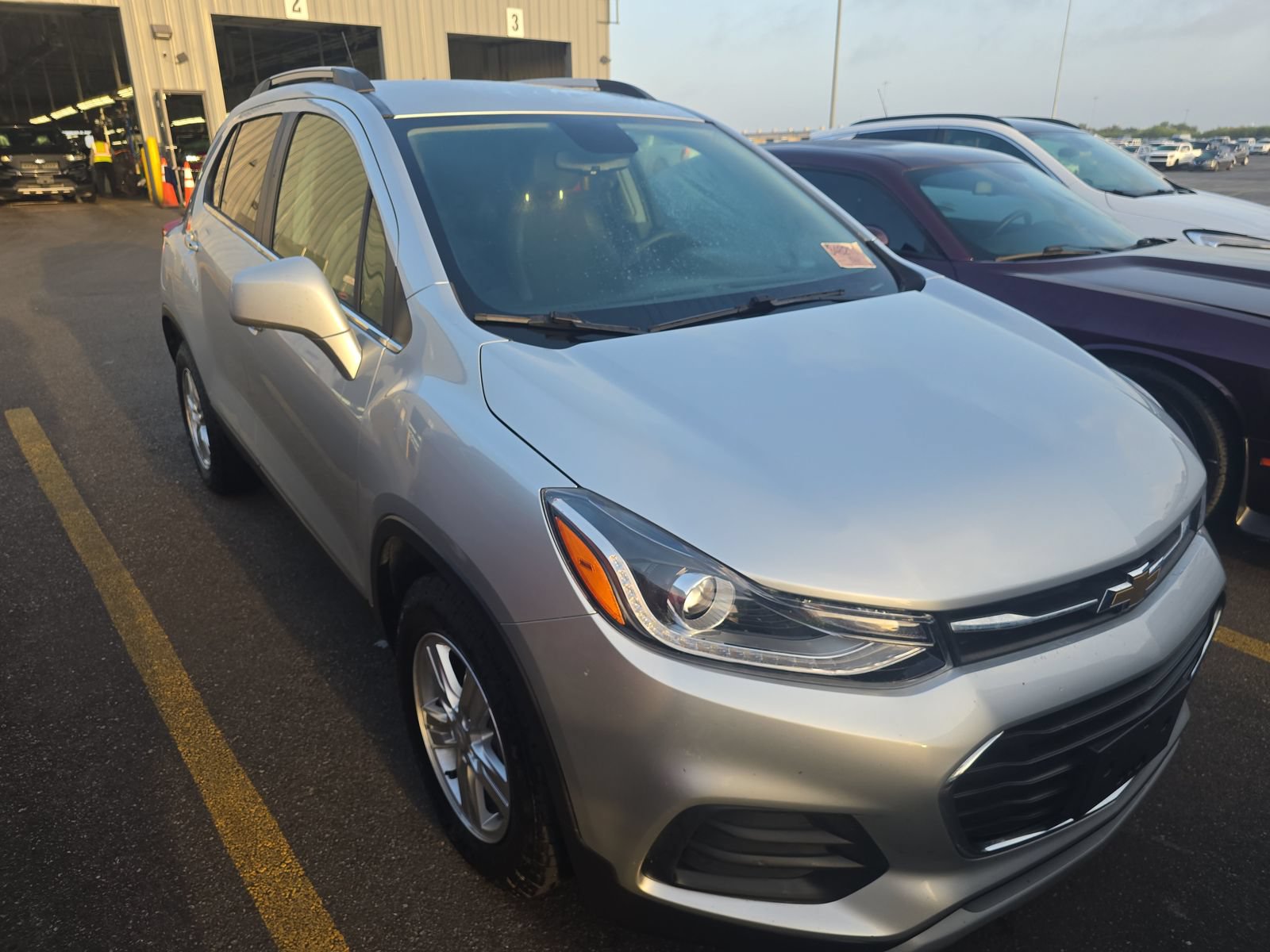Used 2019 Chevrolet Trax LT w/ LT Convenience Package FWD image 4