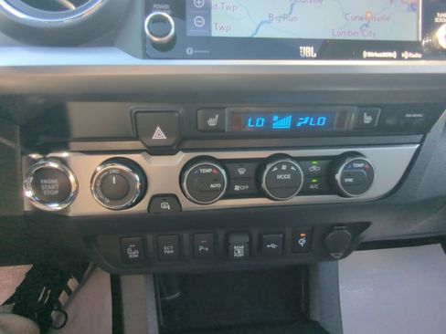 Used 2022 Toyota Tacoma Limited AWD/4WD image 20
