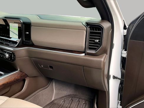 Used 2026 GMC Sierra 1500 SLT AWD/4WD image 19