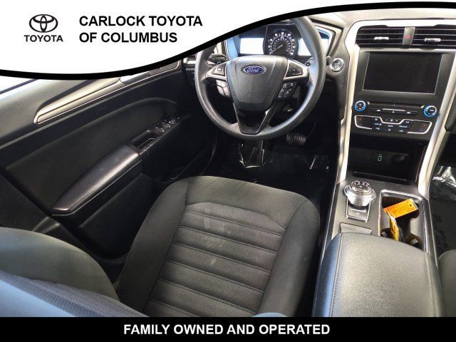 Used 2017 Ford Fusion SE w/ Fusion SE Technology Package FWD image 18