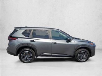 Used 2025 Nissan Rogue SV FWD video 4